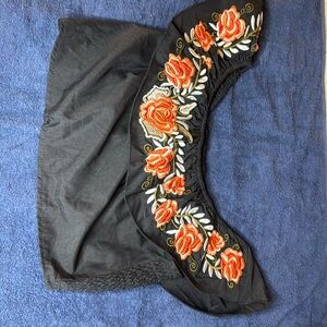 Black flower crop top || Size: M